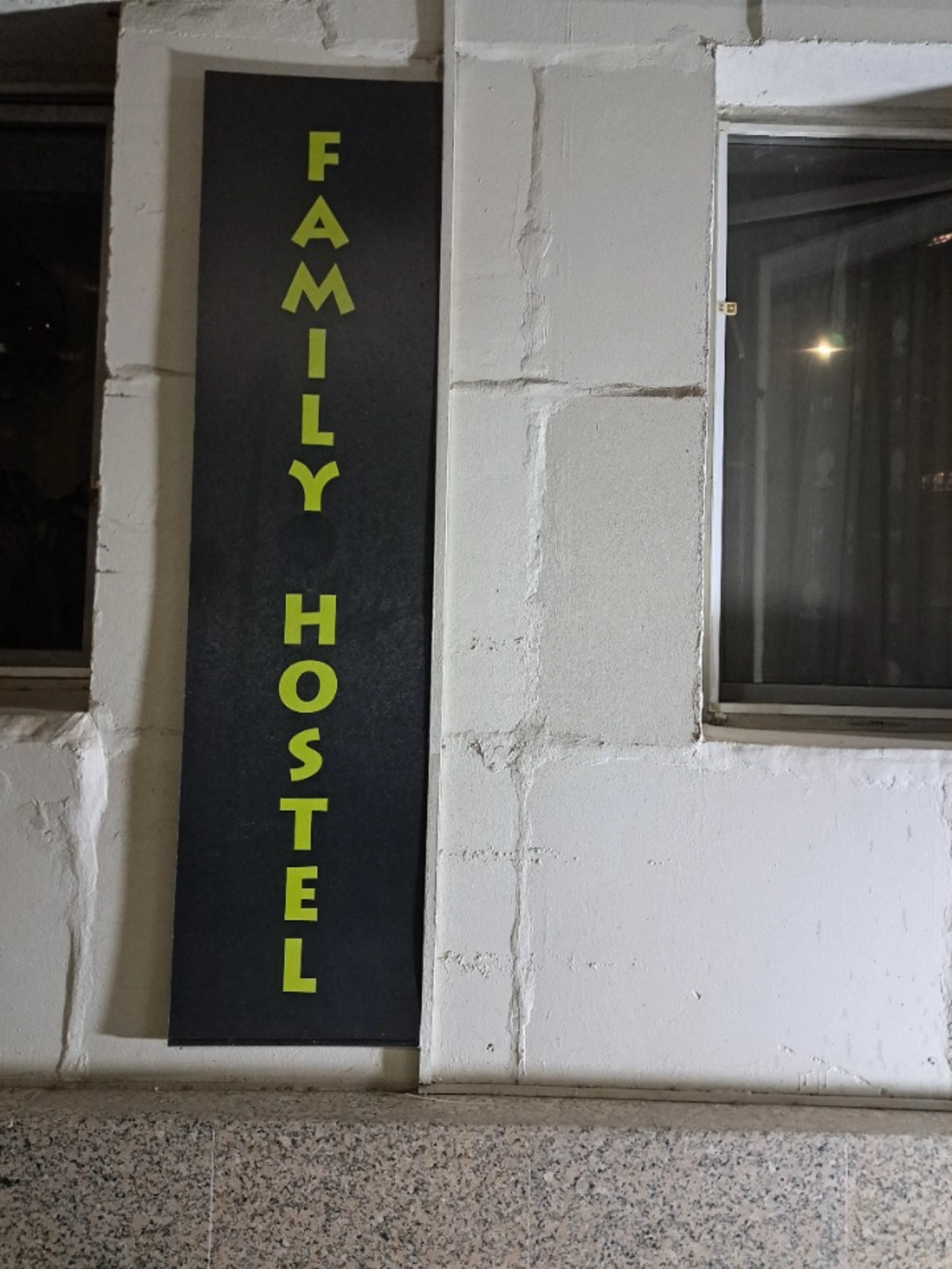 なぜか地下にある