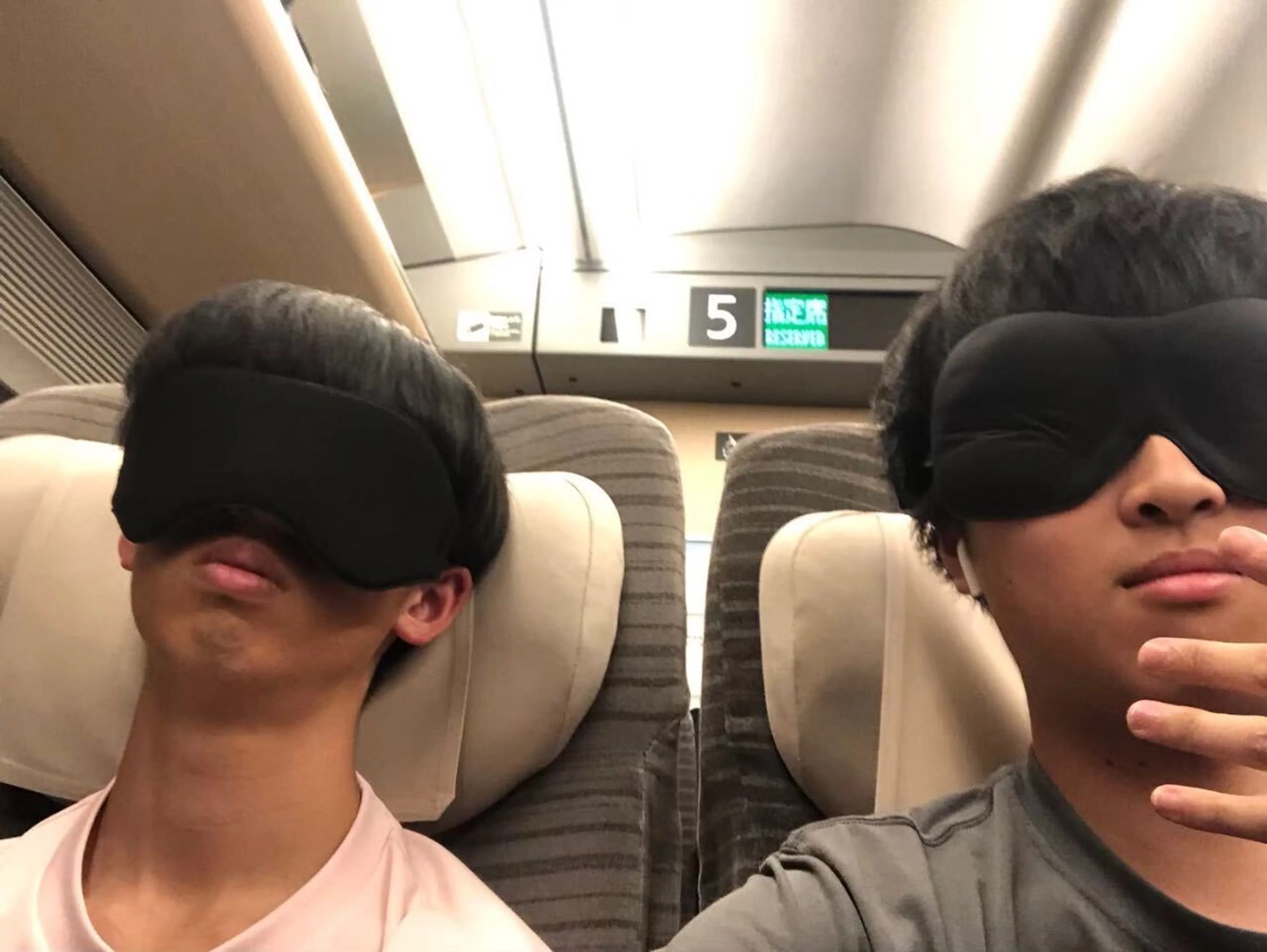 移動日の図、本来ならば現役生は新幹線を使ってはいけません