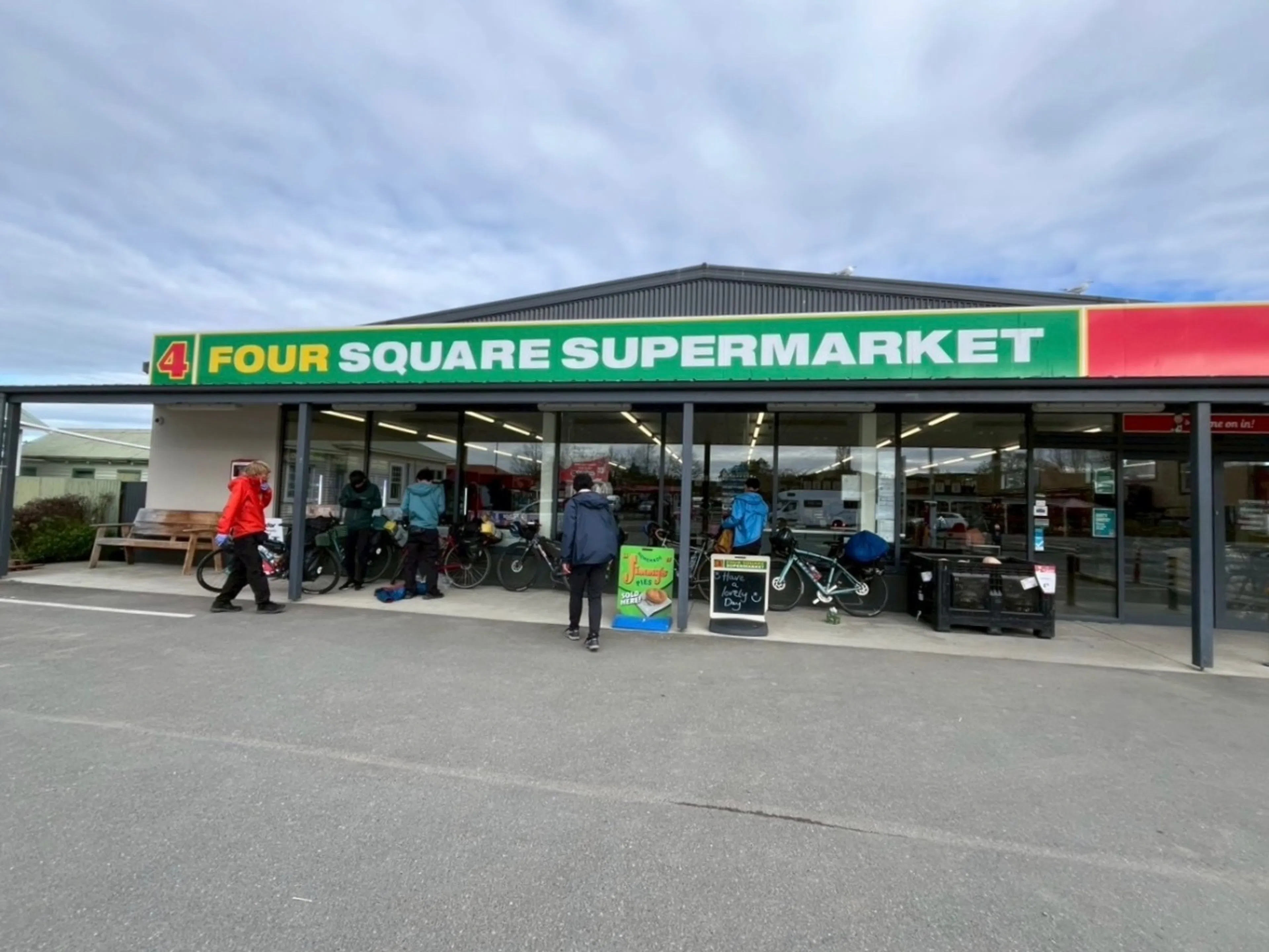 北海道でいうセイコーマート的なスーパー