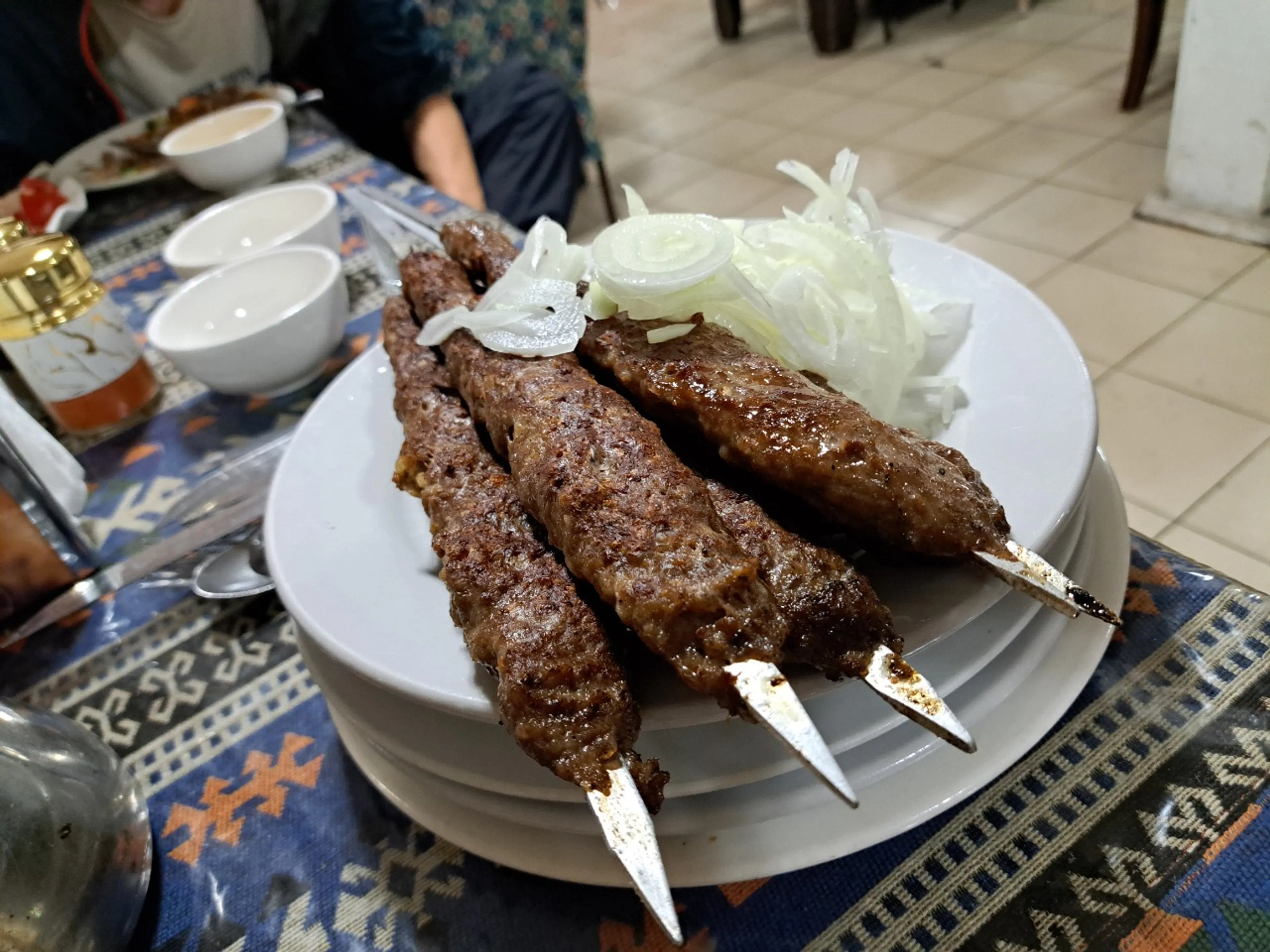 以降、この国の肉串にハマる