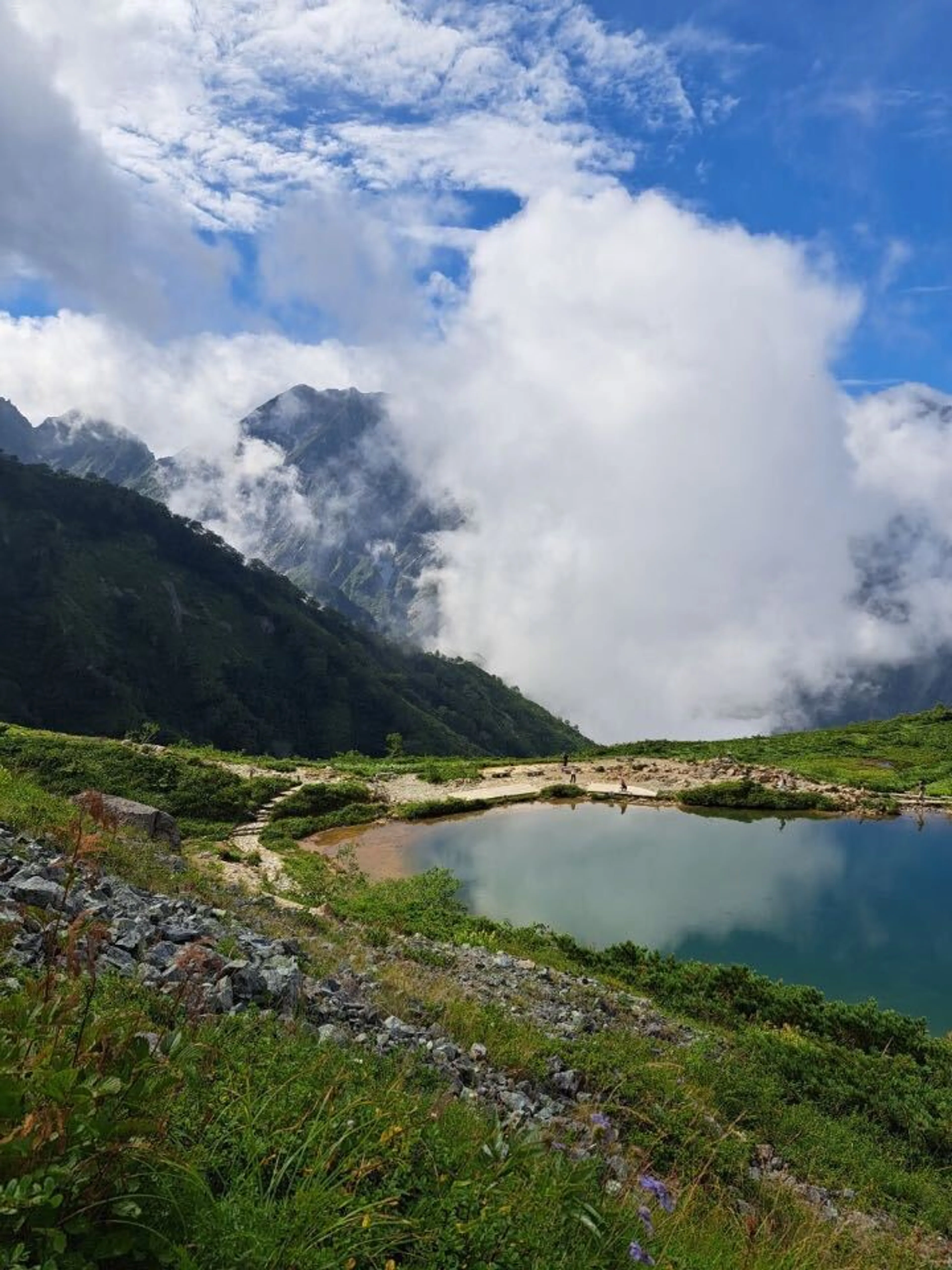 八方池と信州アルプス