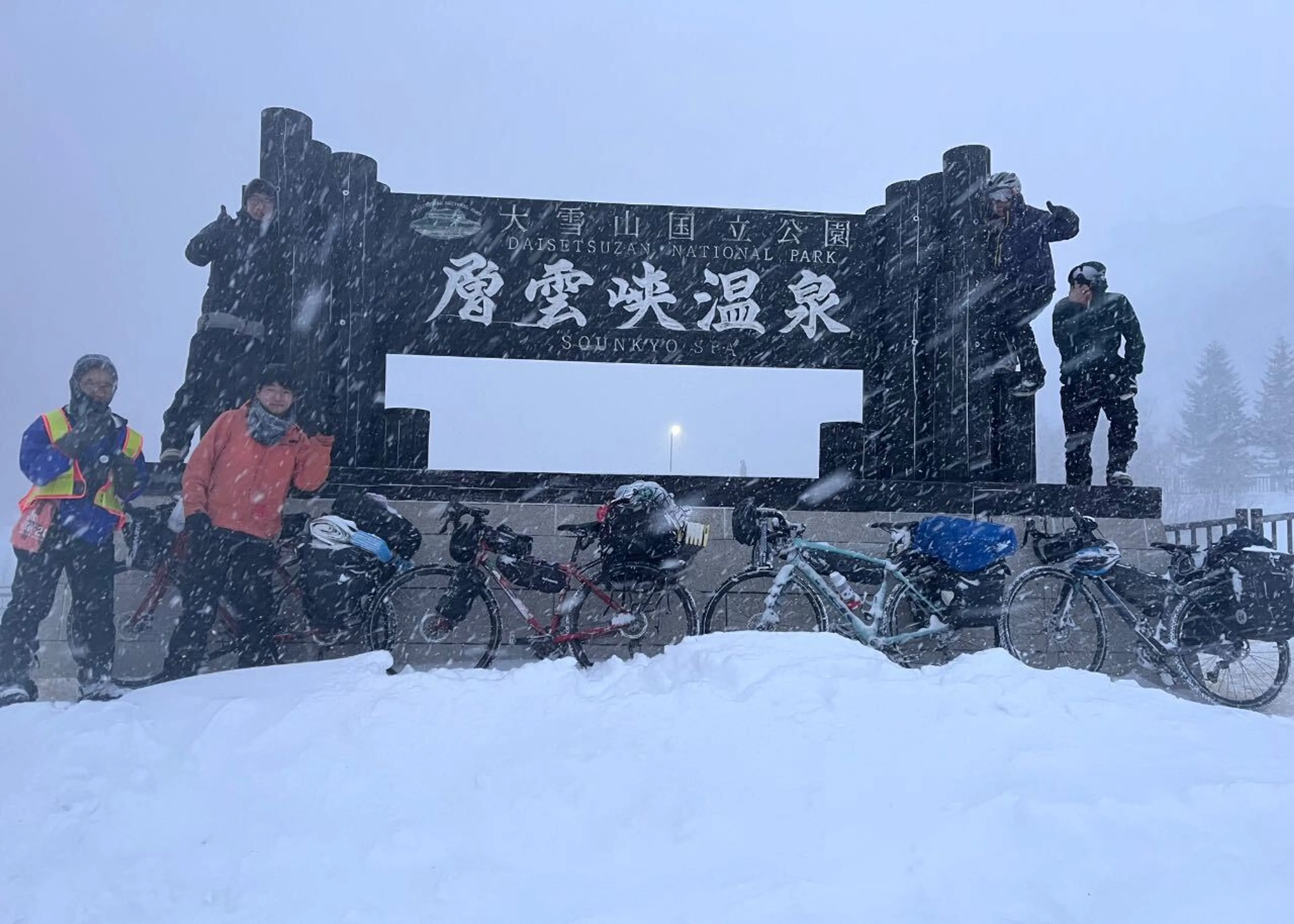 猛吹雪の層雲峡に着弾