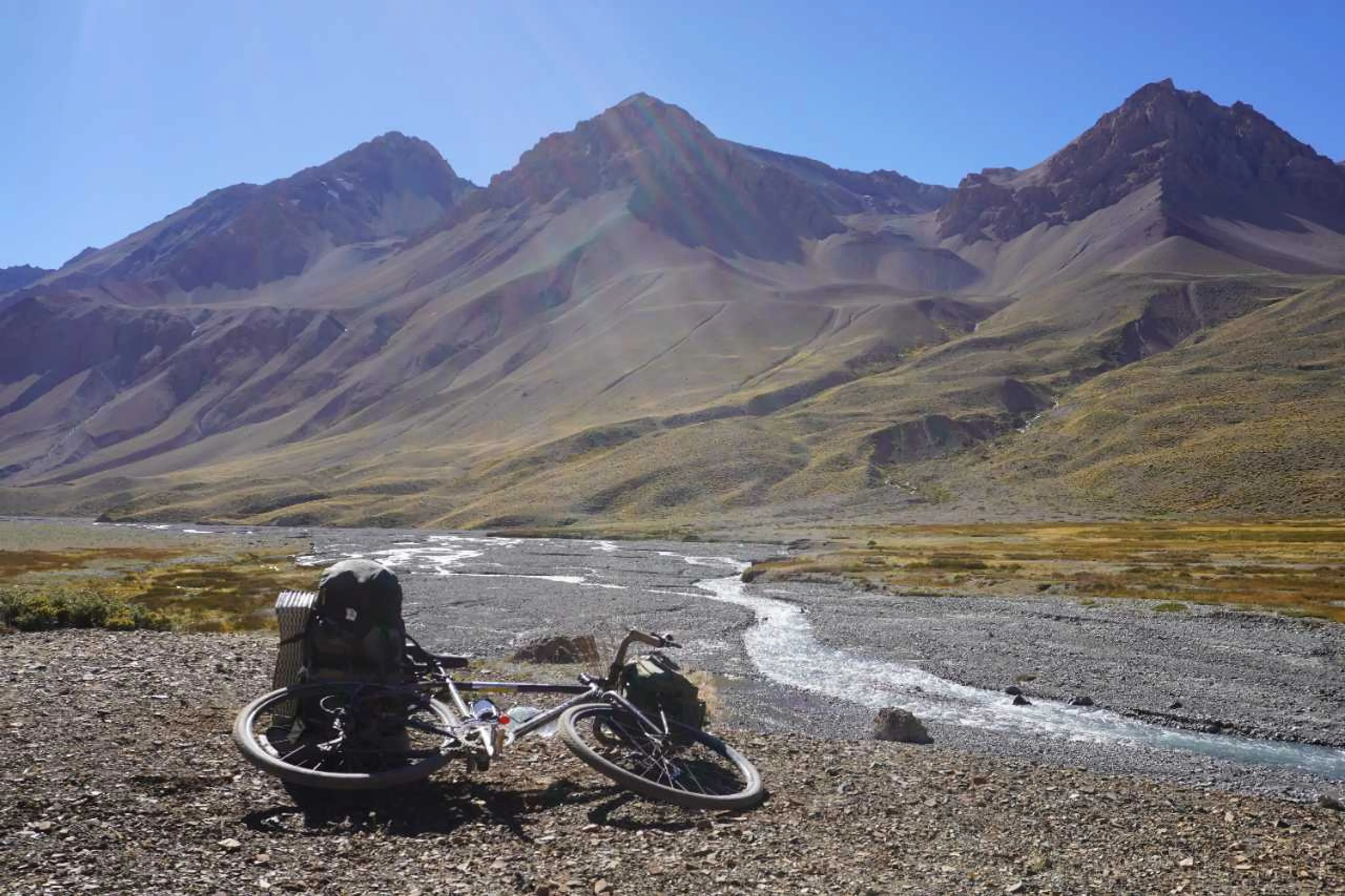 国立公園のParque Valle del Yesoまでは道が整備されている。舗装路とは言ってない（重要）