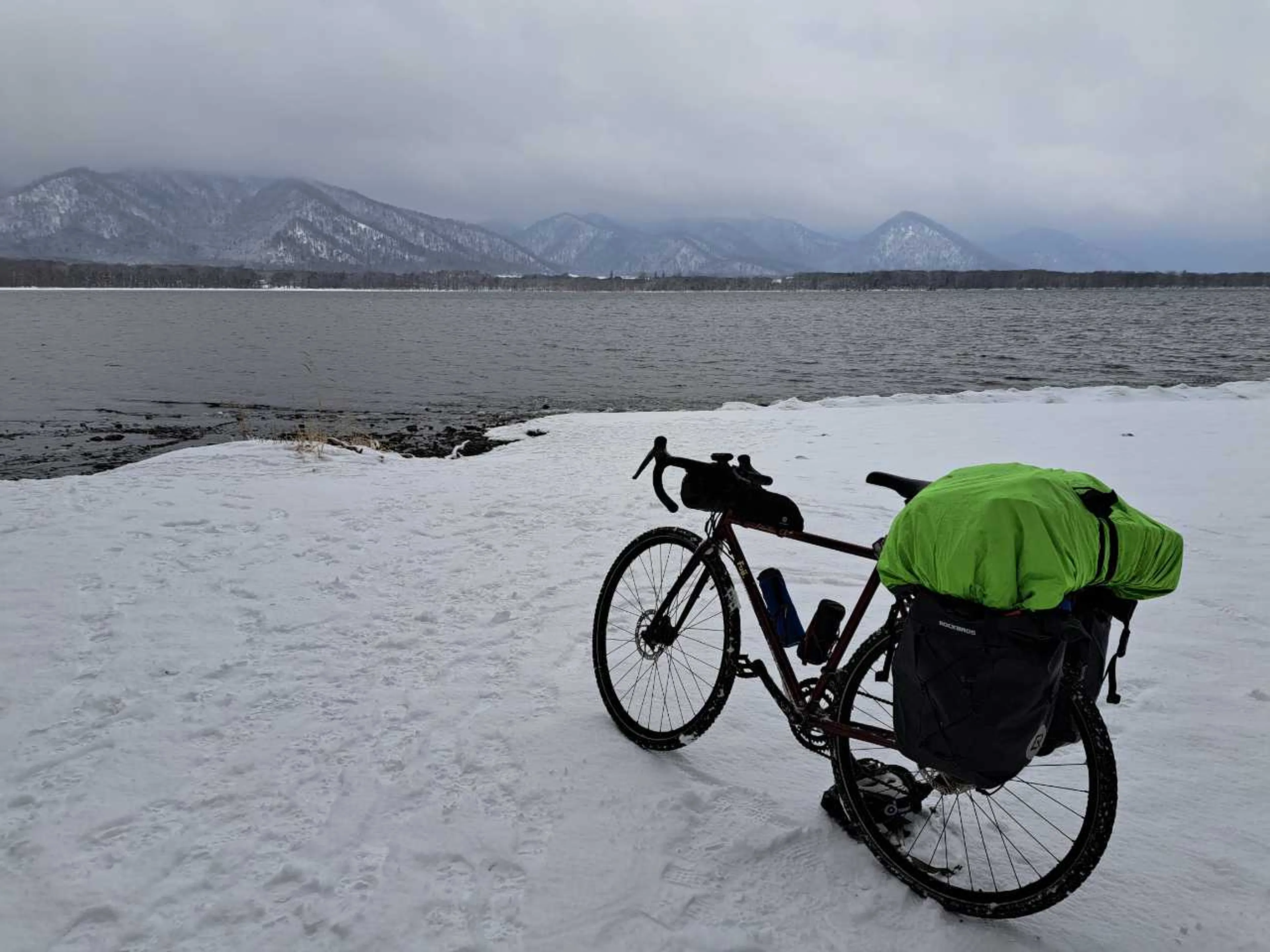 屈斜路湖。風つよ