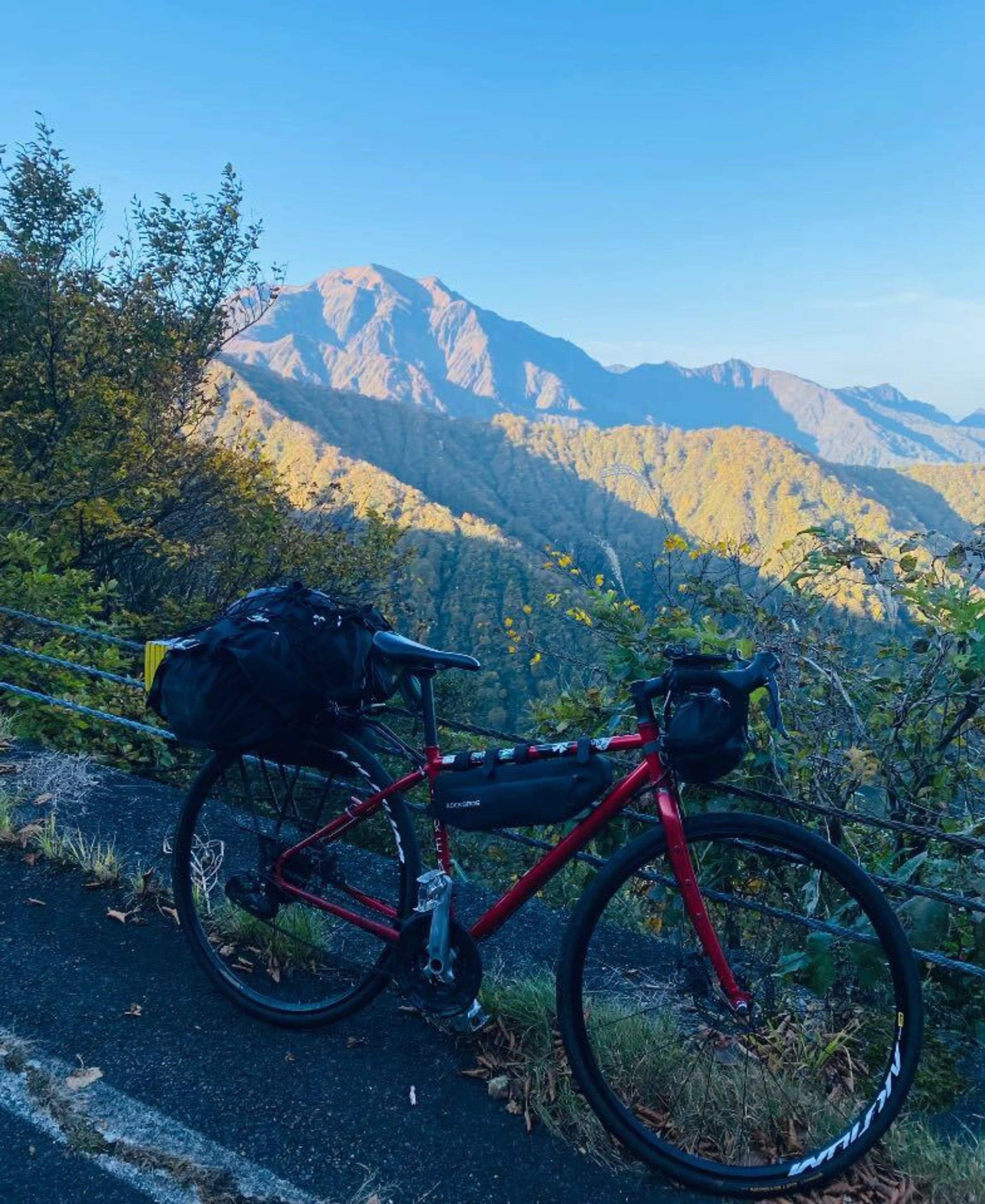 越後駒ヶ岳、通称エチコマに見送られた