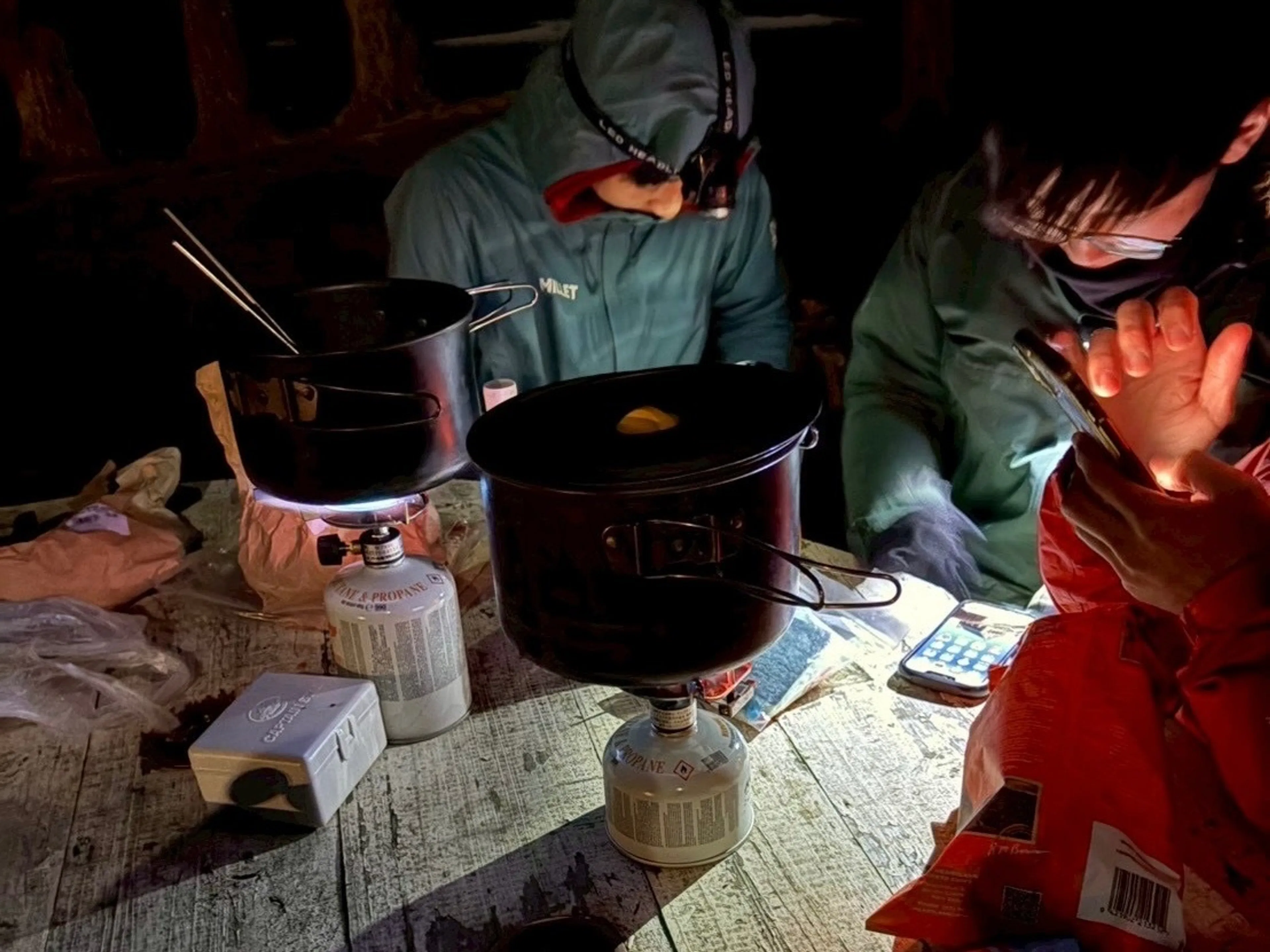 凍えながらパスタ作り