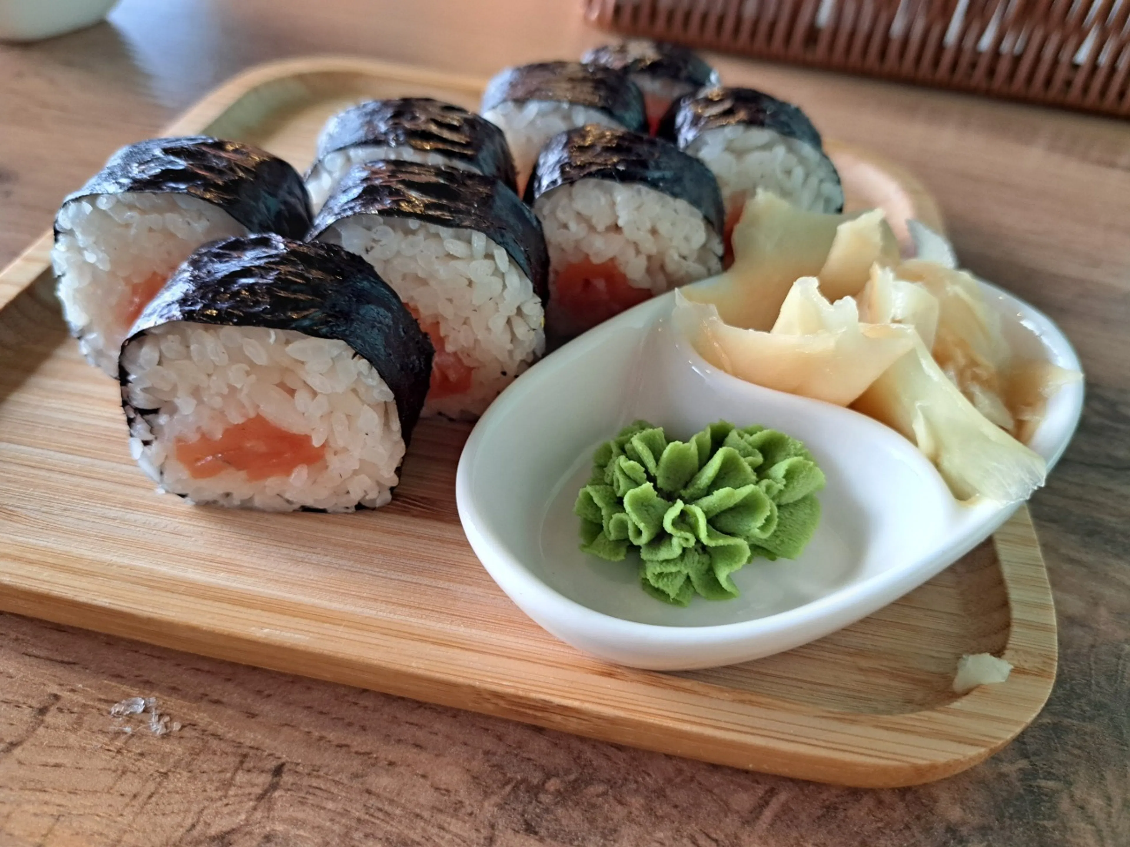 ビシュケクのバスターミナルにて。わさび辛くない