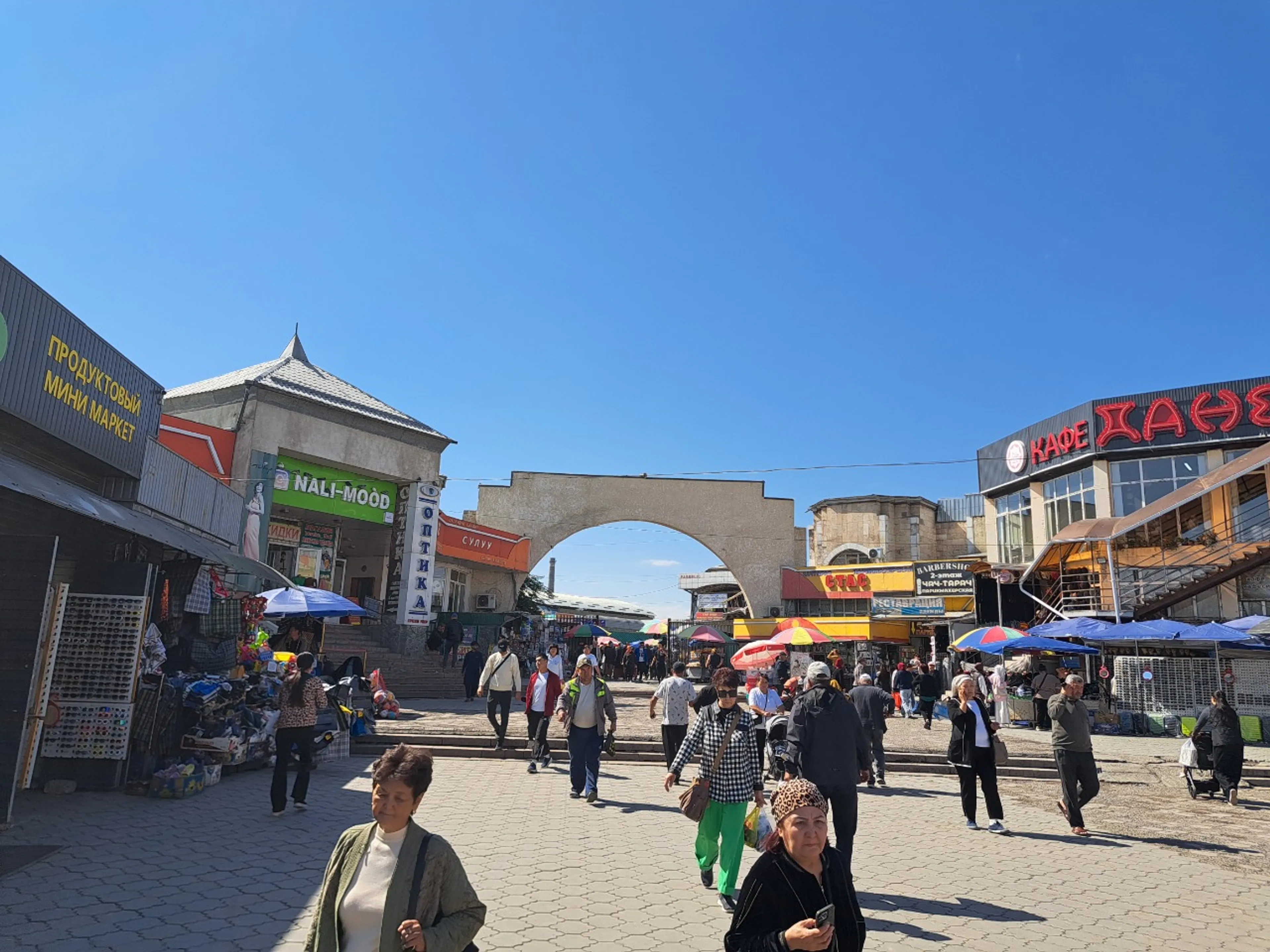 バザール(市場)観光