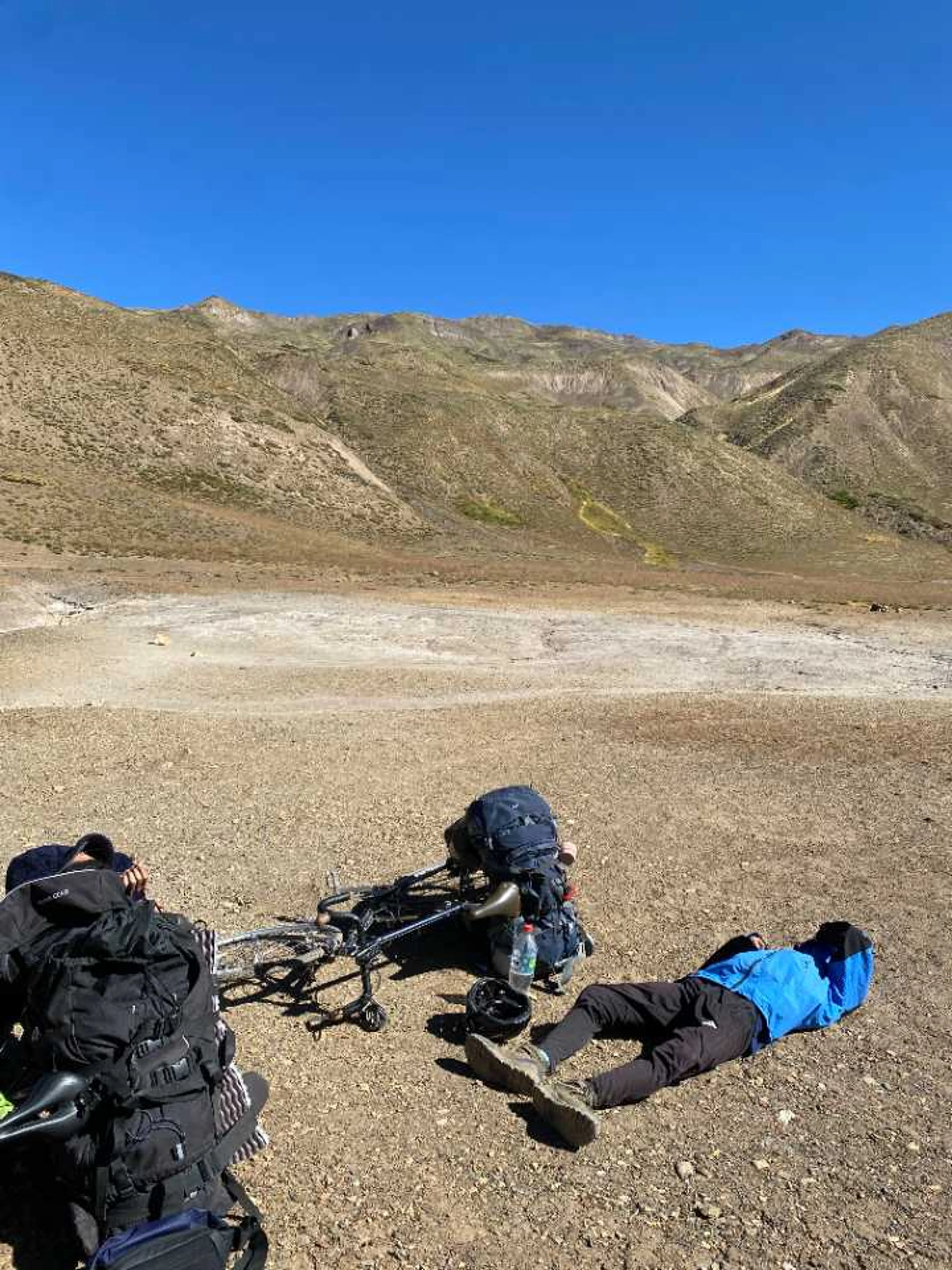 この段階で班員が全員死んでいたので、一人寂しく担ぐことに