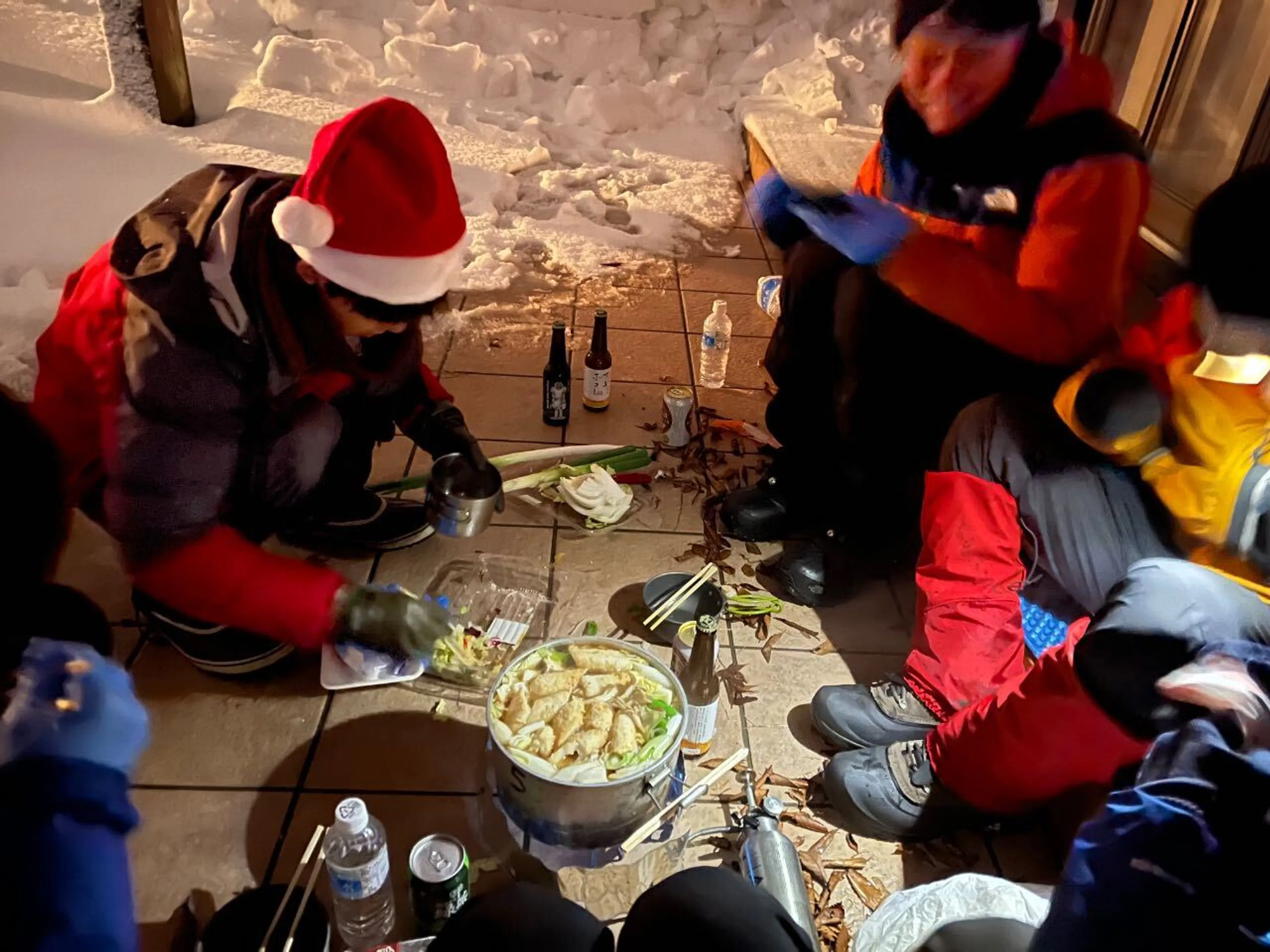 クリスマスイブにサンタと鍋を囲む