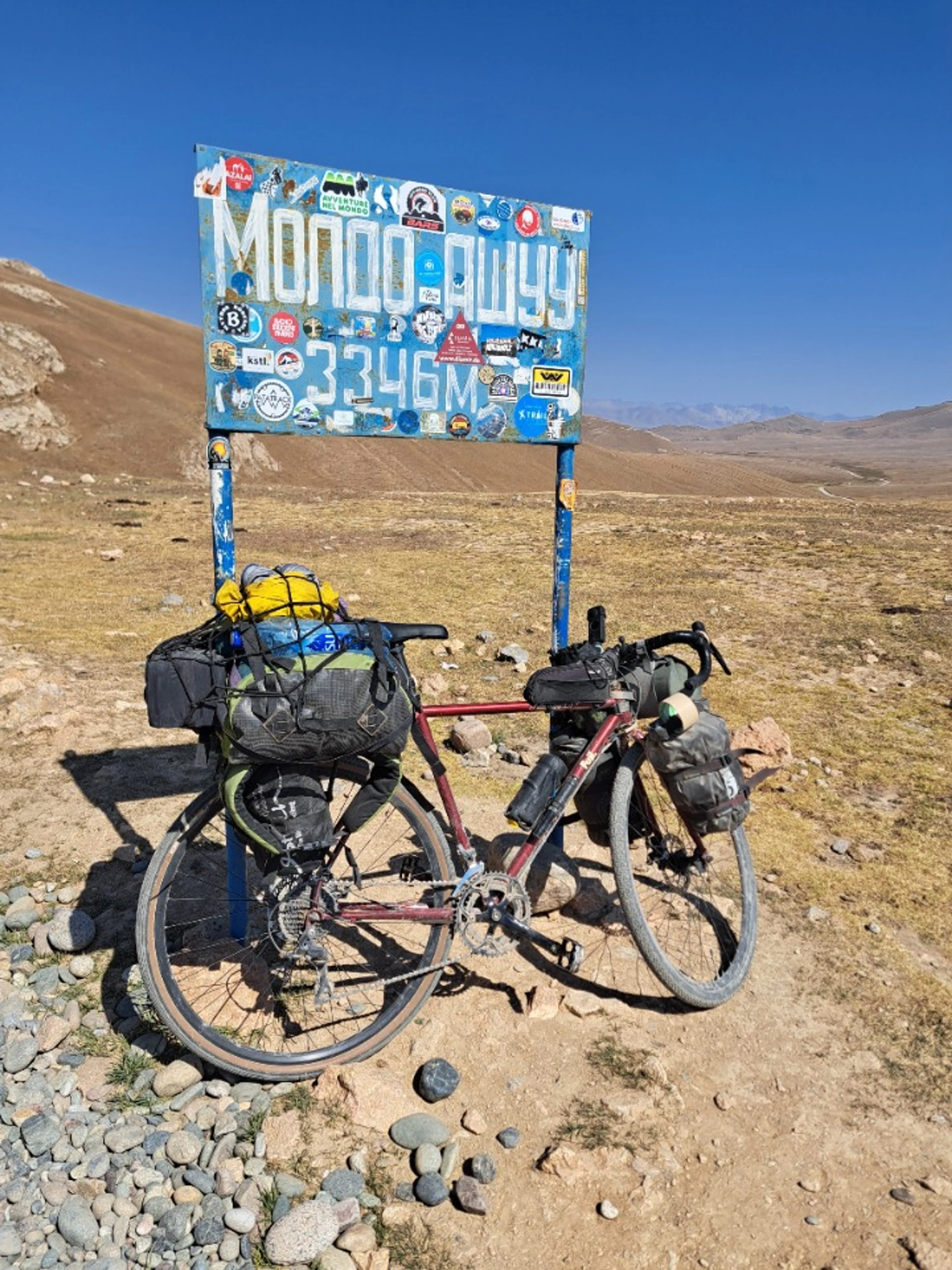 ソンクル湖を抜ける峠