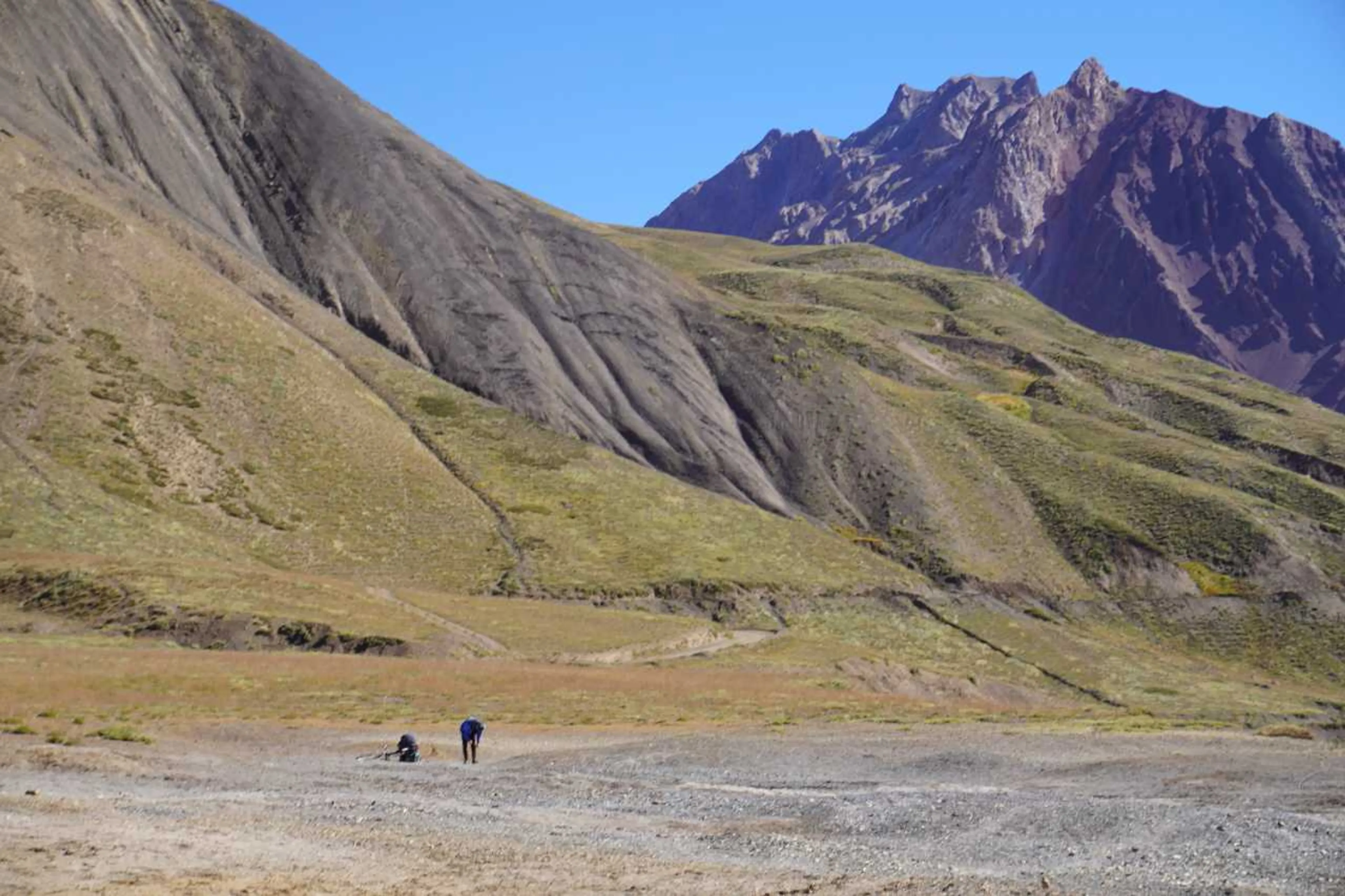 Paso Piuquenes を担ぎ越えしようと試みた記録です、結果から言うと途中で断念しました