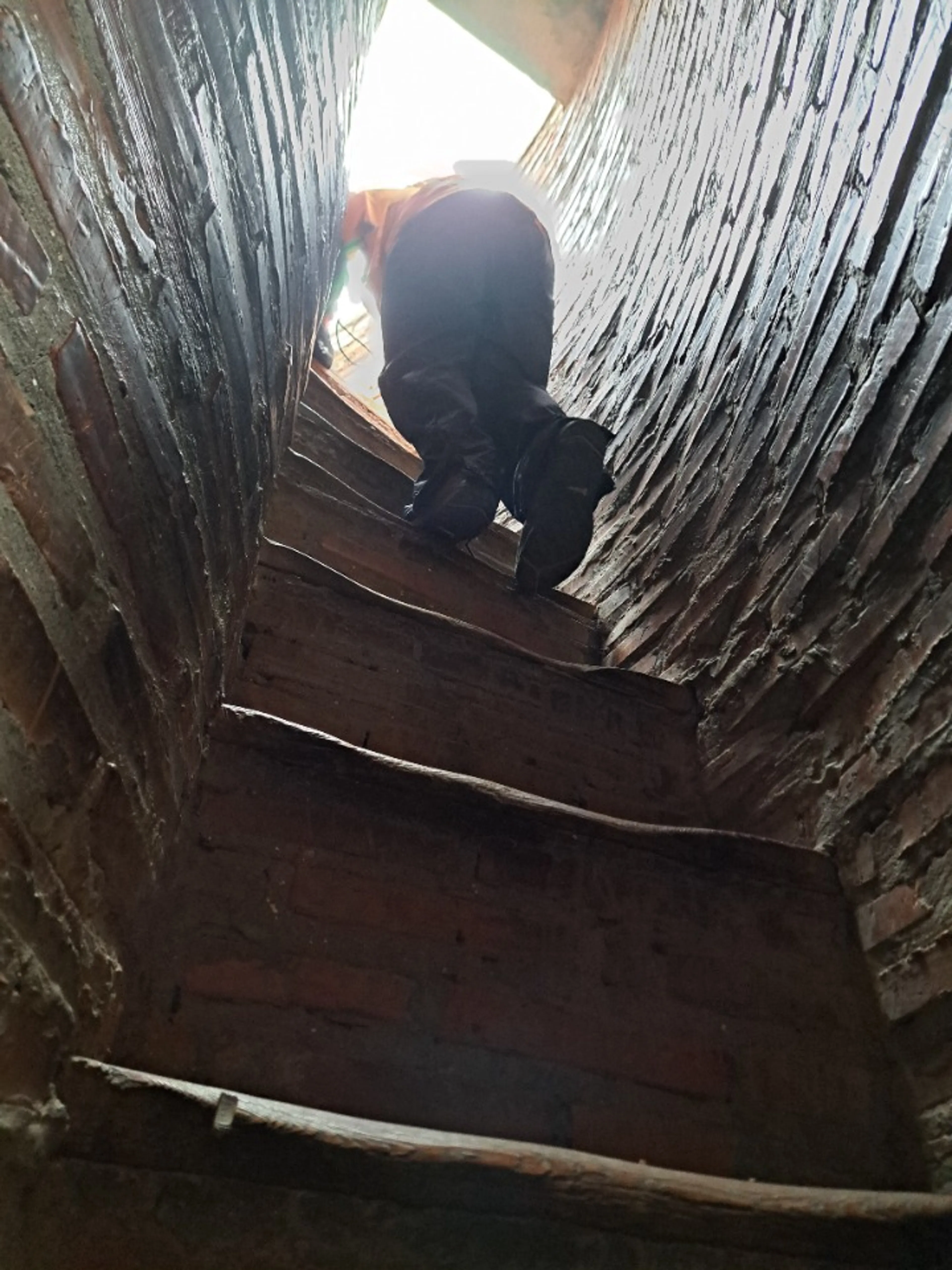 あまりにも急すぎる階段