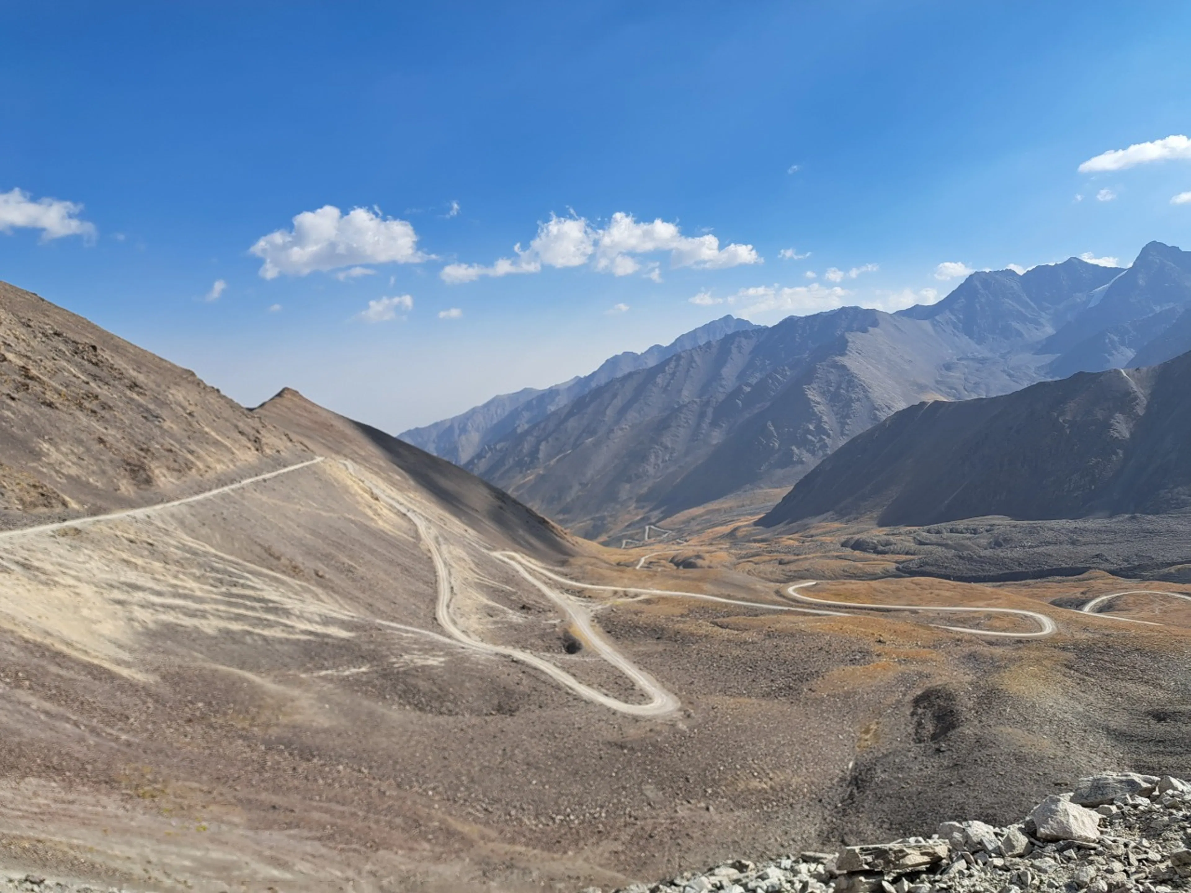 結構のぼってきたよー。すごい道