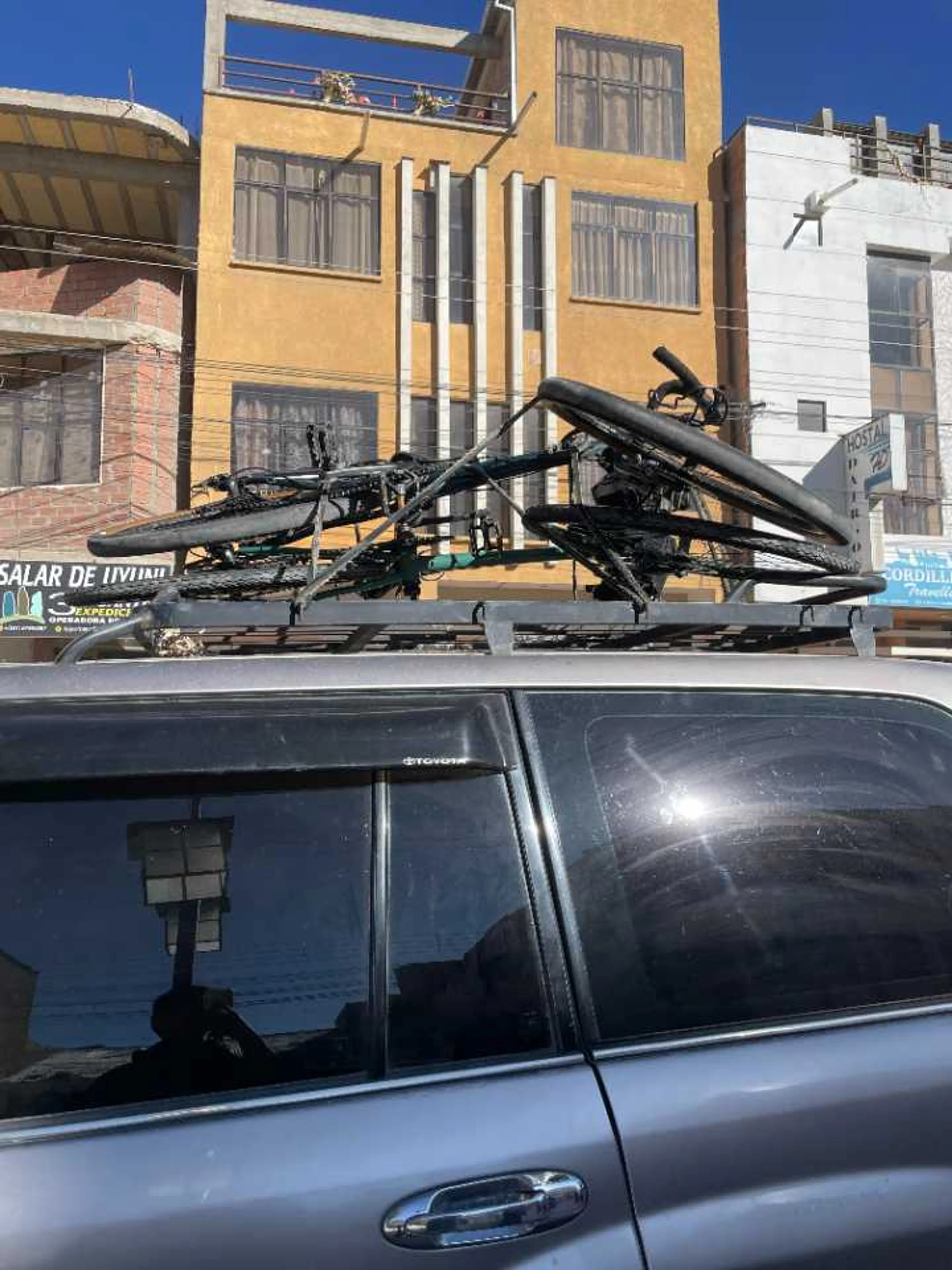 車にチャリ詰んで塩湖へ