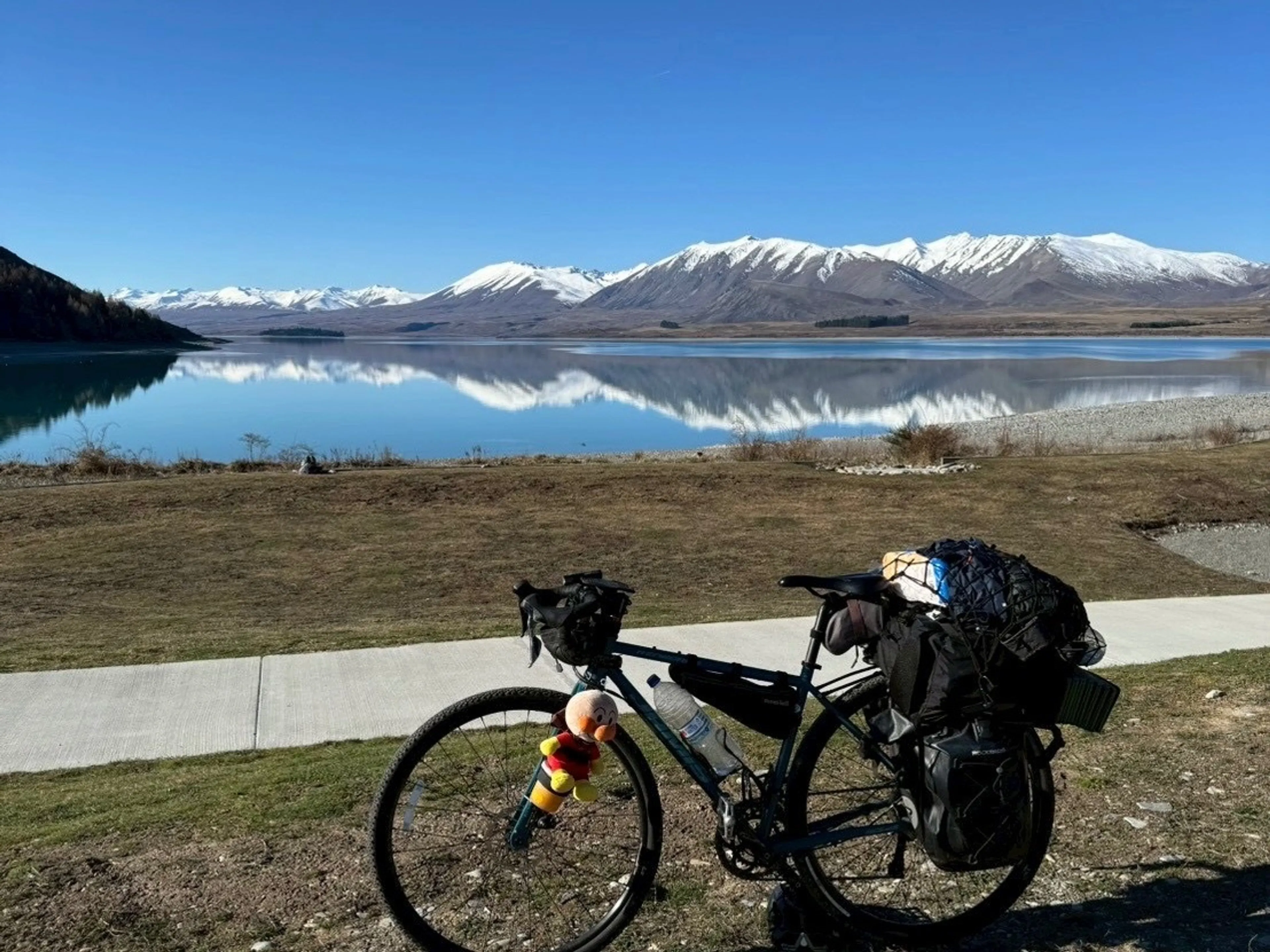 餞別のアンパンマンとテカポ湖
