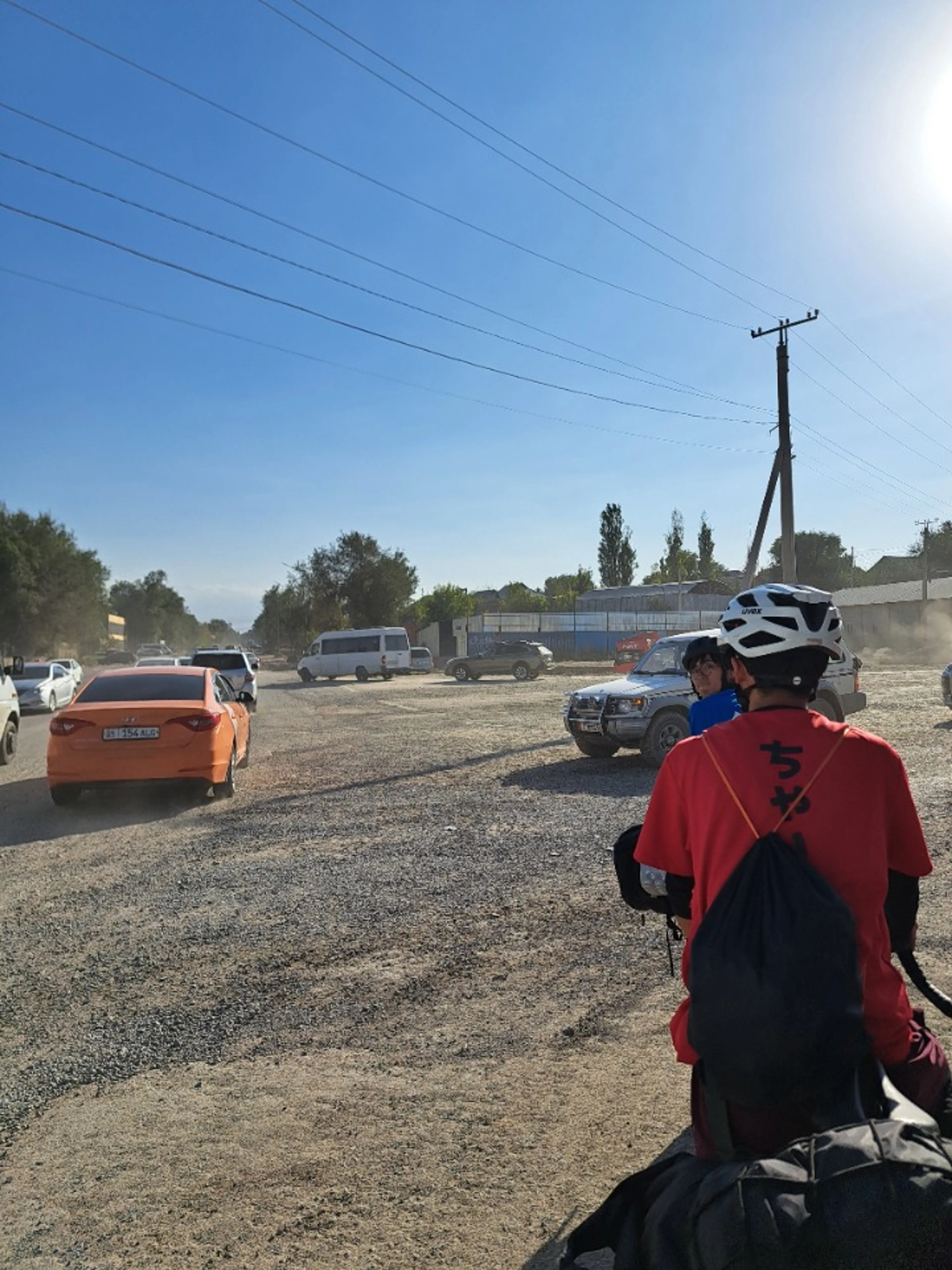 宿へ向かうぞー。車多すぎ
