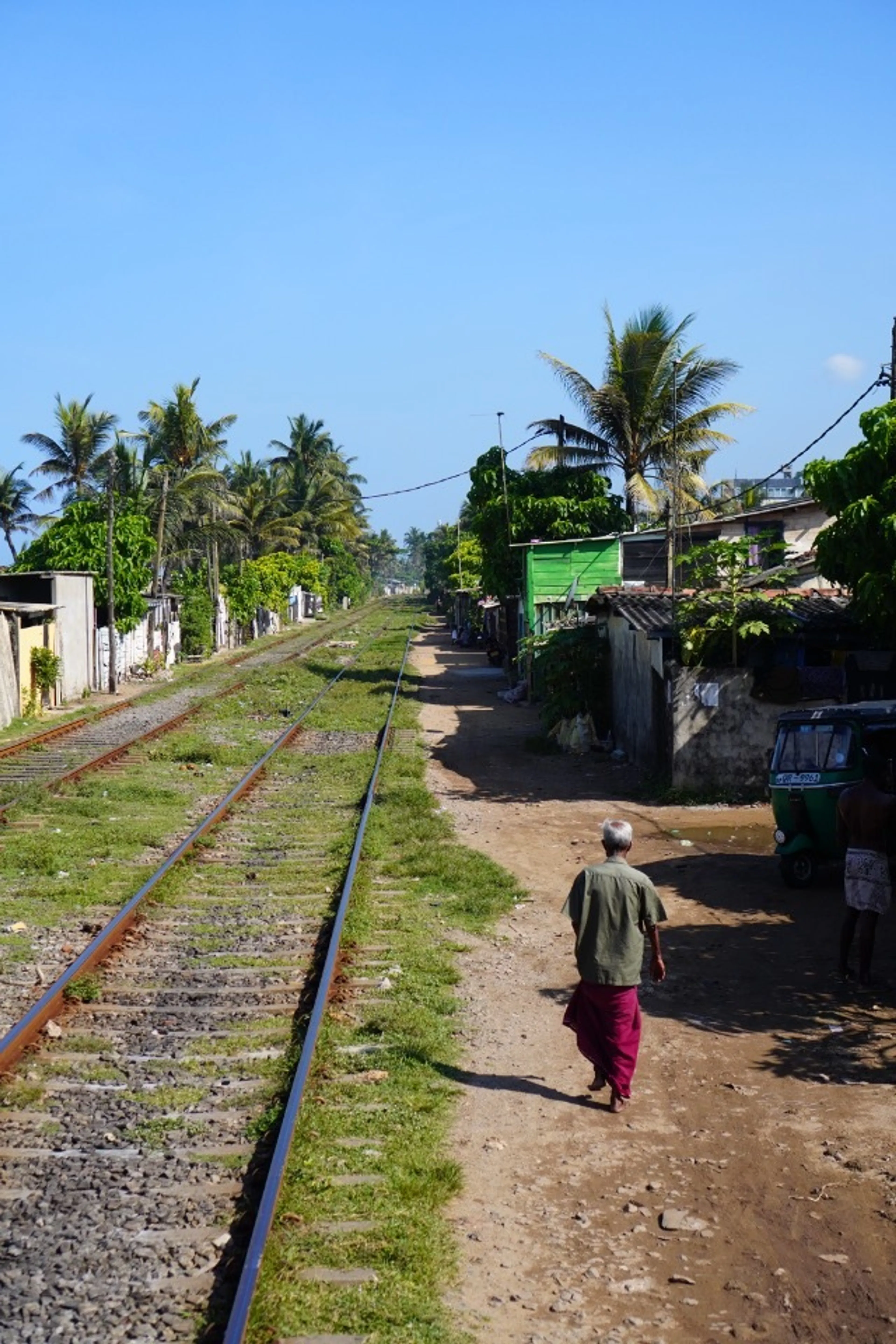 電車から撮った街並み。おじちゃんかわいい