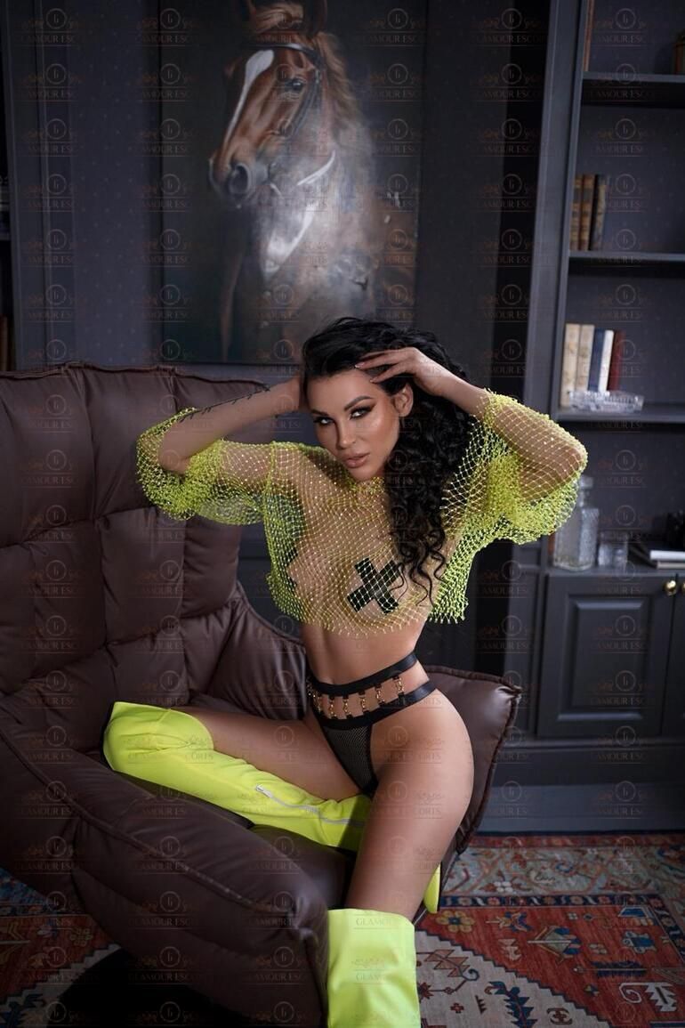 Alina-7-escorts-in-athens-in-athens-(1)_osYhtHPad.jpg