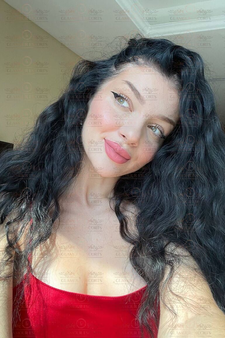 Manuella-escorts-in-athens-city-tour-in-athens-%20(1)_hgopwRUE_.jpg