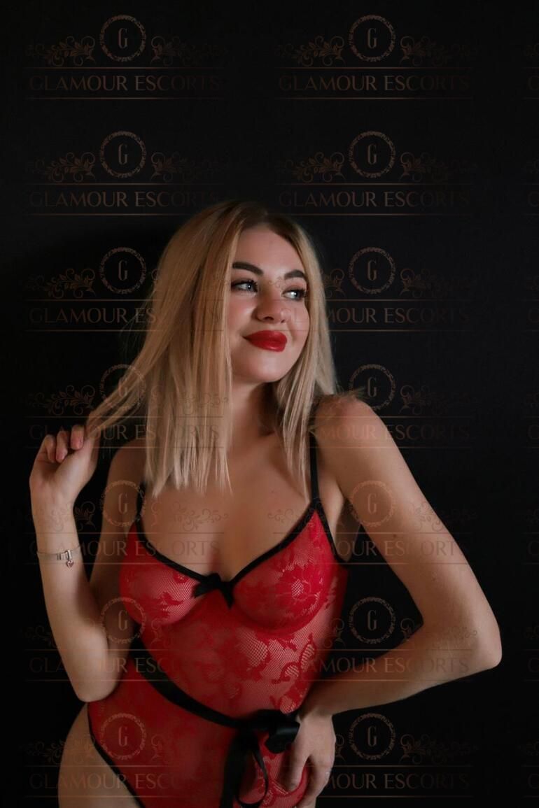 [Εικόνα: Nancy-escorts-in-athens-city-tour-in-ath...3504997883]