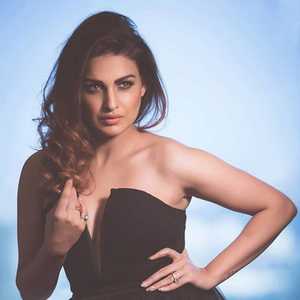 Himanshi Khurana’s Biography