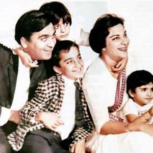 Sunil Dutt’s Family Tring