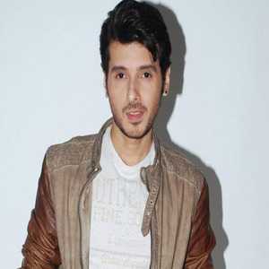 Divyendu Sharma’s Biography Tring