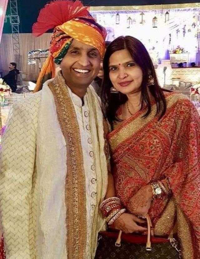 kumar vishwas wife