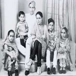 Mansoor Ali Khan Pataudi’s Family Tring