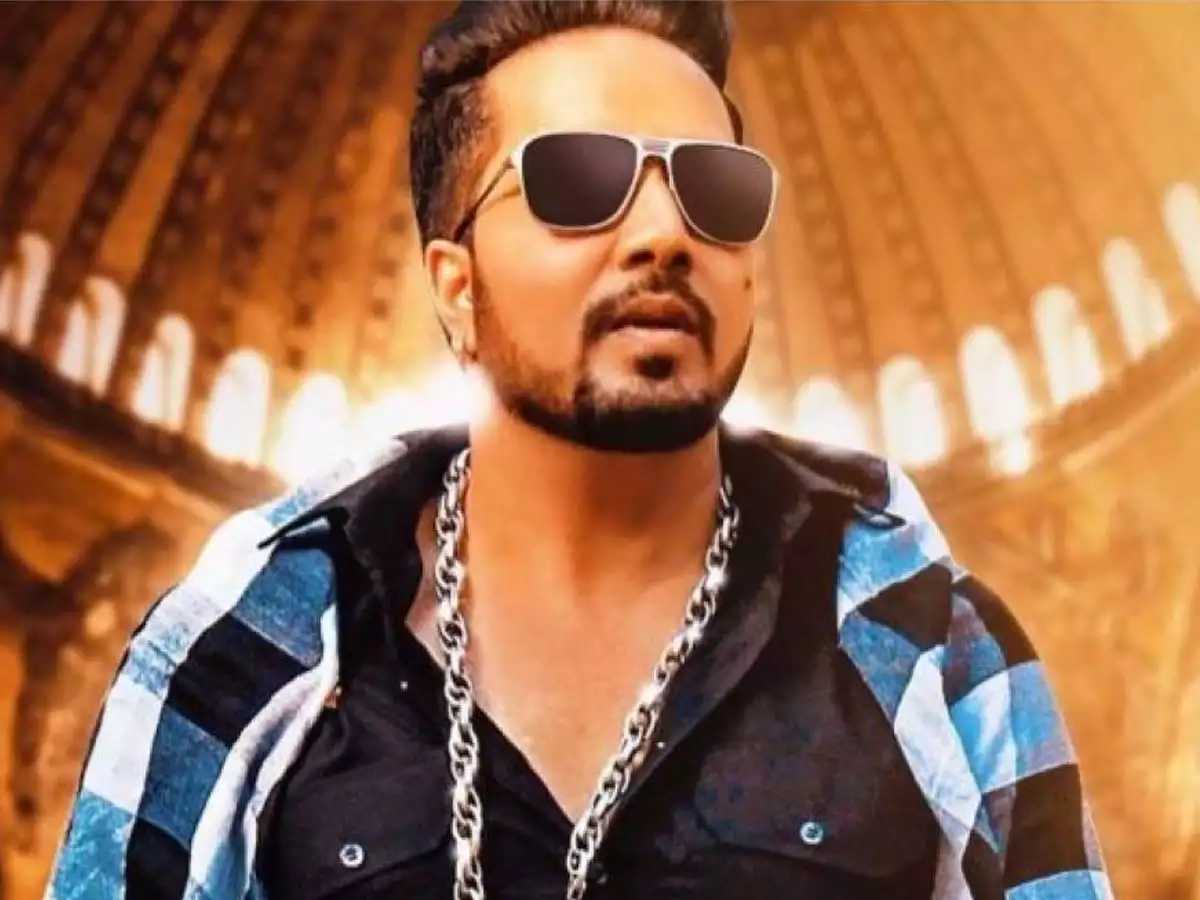 mika singh net worth