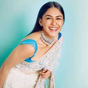 Mrunal Thakur’s Interesting Facts Tring