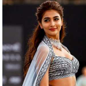 Pooja Hegde Biography tring