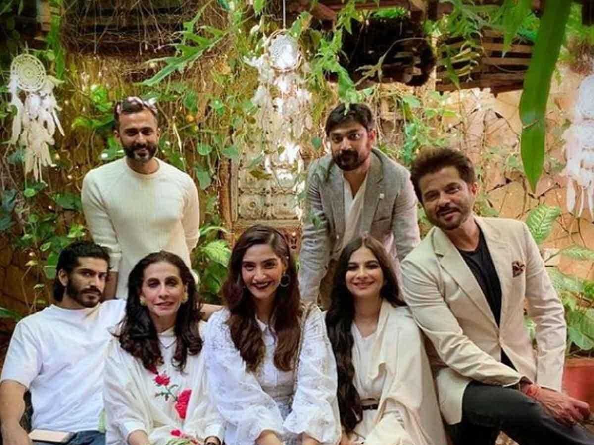 rhea kapoor family