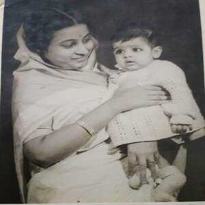 Ronit Roy’s Childhood Photo Tring