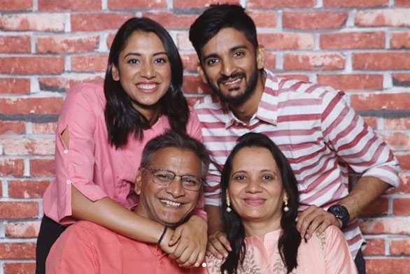 Smriti Mandhana’s Family Tring