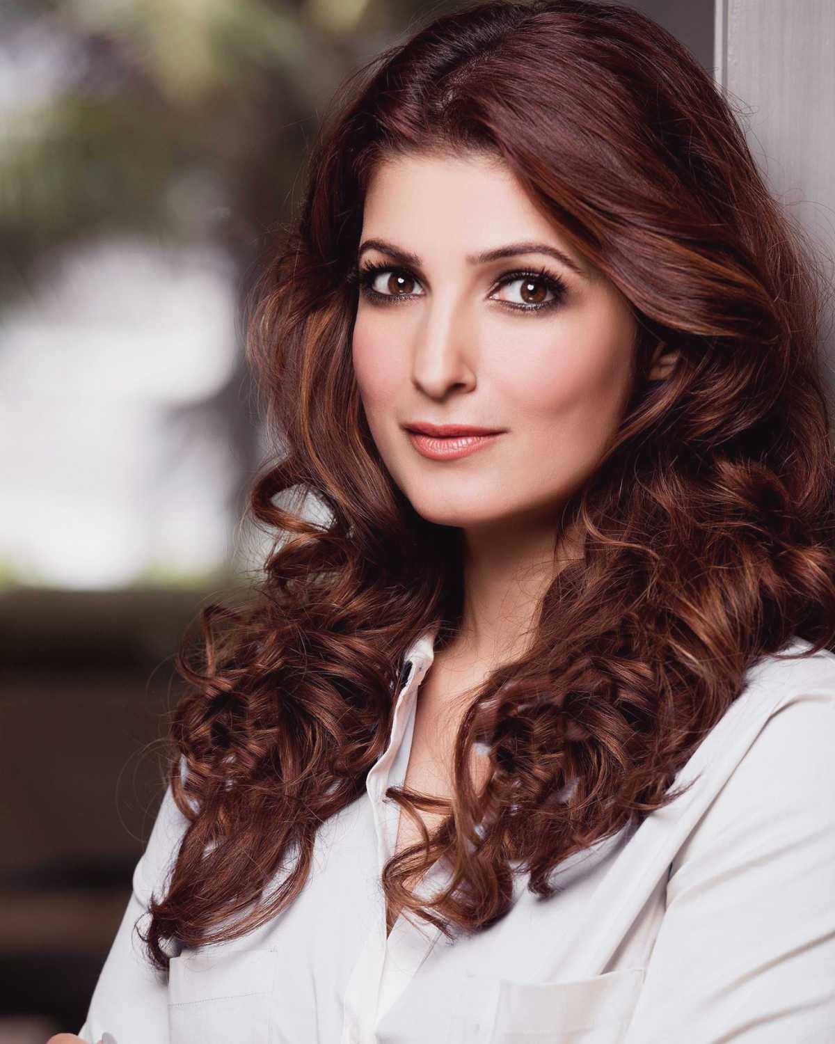 Twinkle Khanna’s Biography Tring