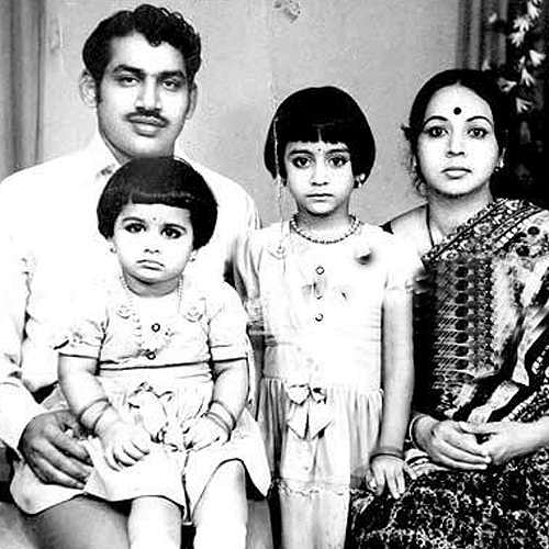 Vidya Balan Family.tring