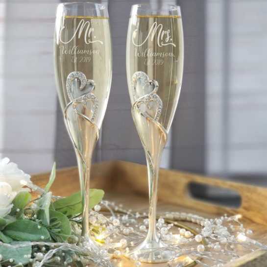 Toasting champagne glasses - Parent's wedding anniversary gifting ideas