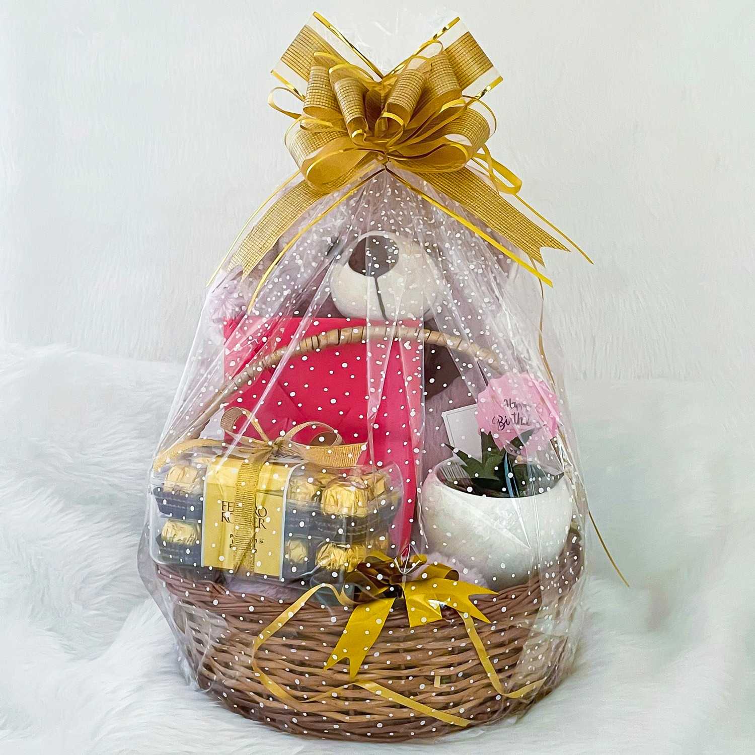 Women's Day Gift Hampers for Daughter.tring