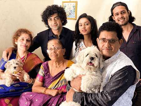 sumedh-mudgalkar-family-tring