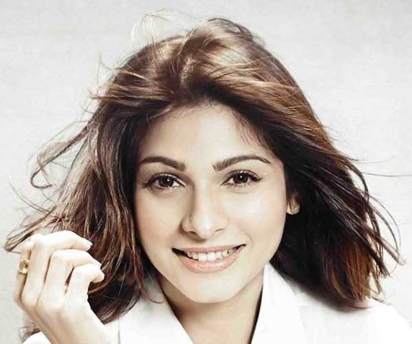 Tanishaa-Mukerji-biography-tring