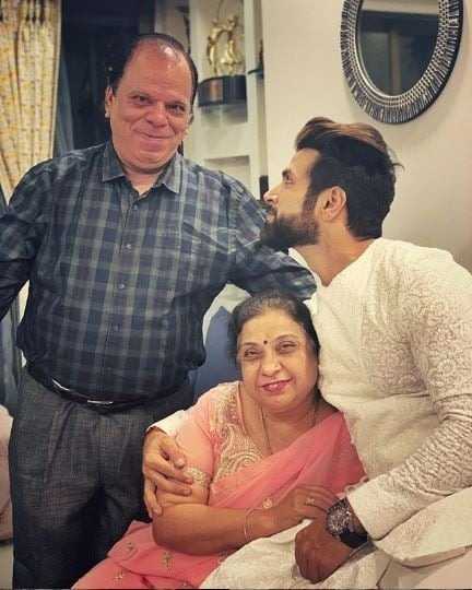 rithvik-dhanjani-family-tring