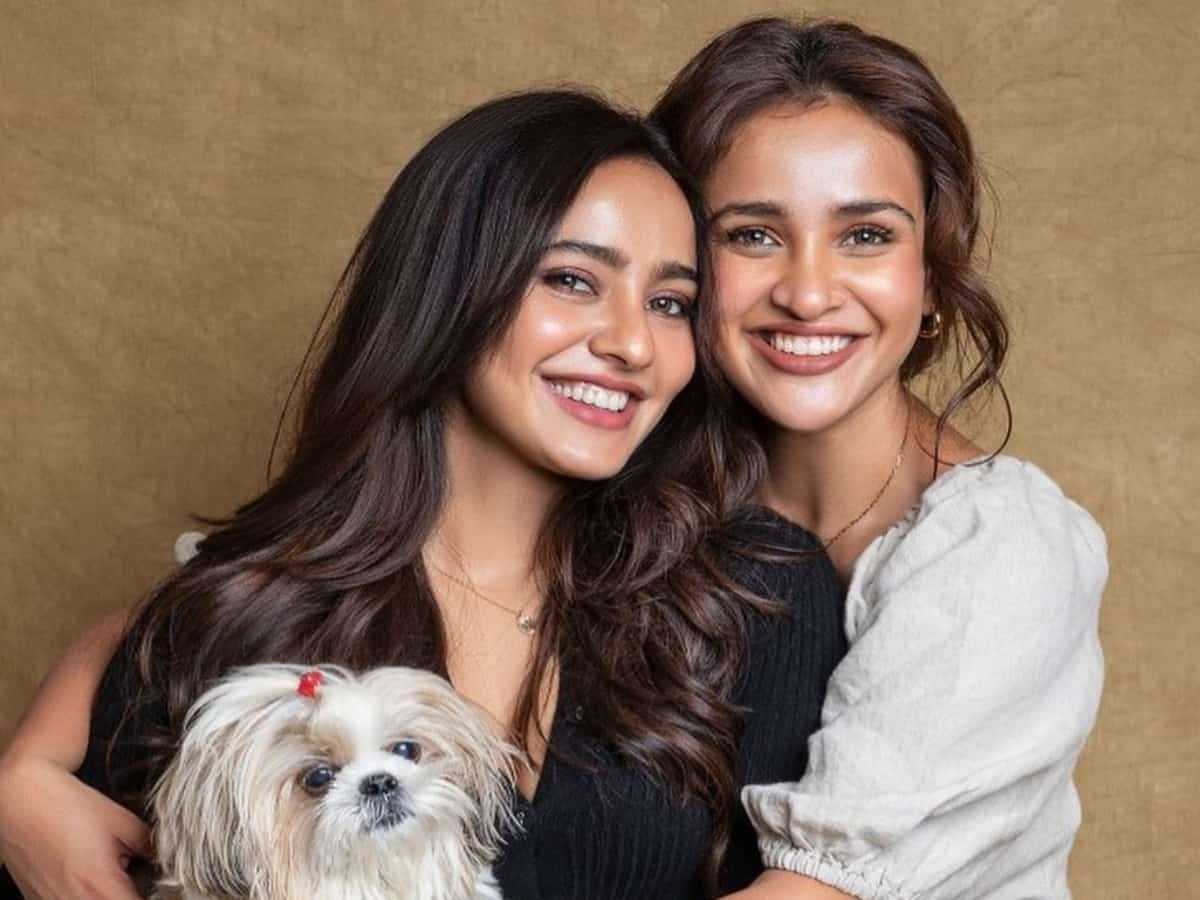 sharma-aisha-with-neha-sharma-tring