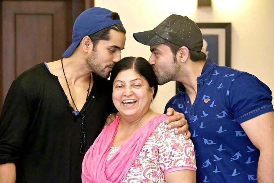 gautam-gulati-mother-brother-tring