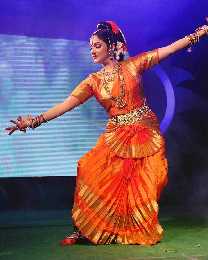 gracy-singh-dance-tring