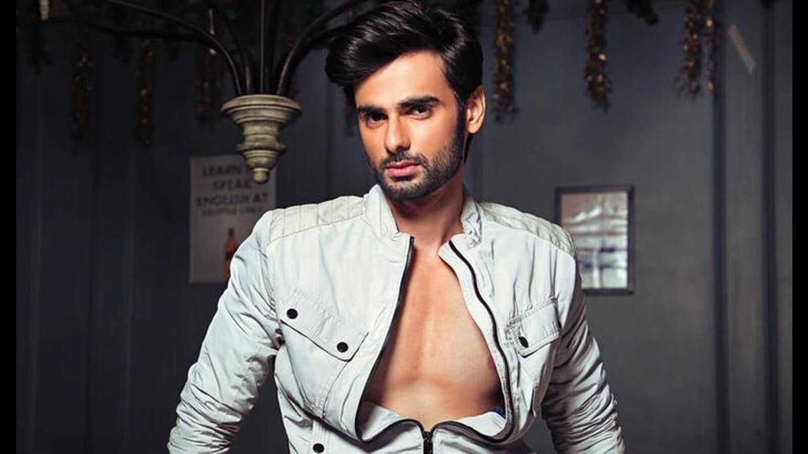 varun-kapoor-career-tring