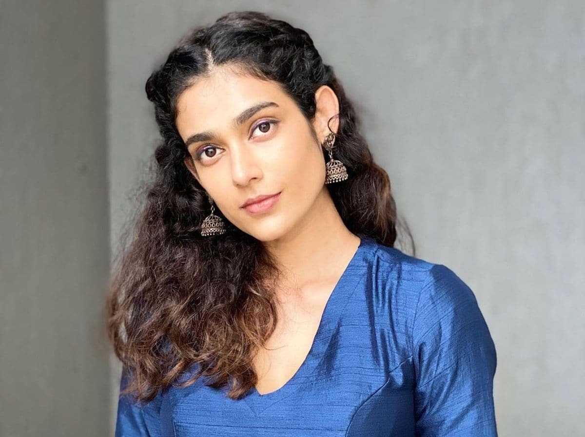 Aakanksha-Singh-interesting-facts-tring