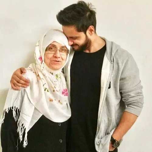 Adnan-Khan-with-his-mother