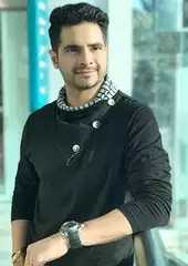 karan Mehra as Naitik Singhania